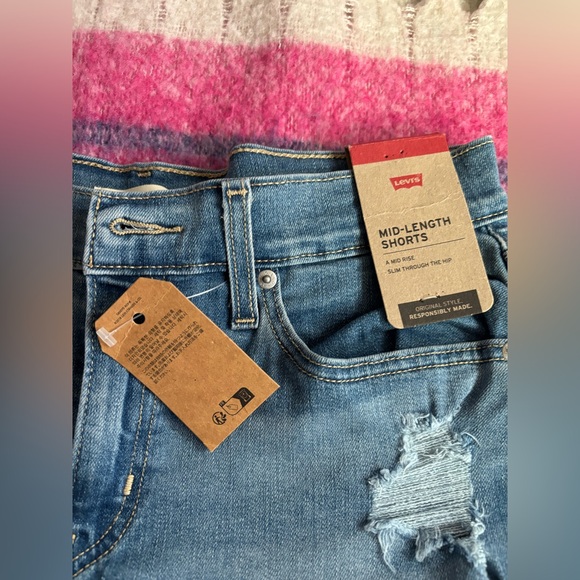 NWT Levis mid length denim shorts - Picture 3 of 6
